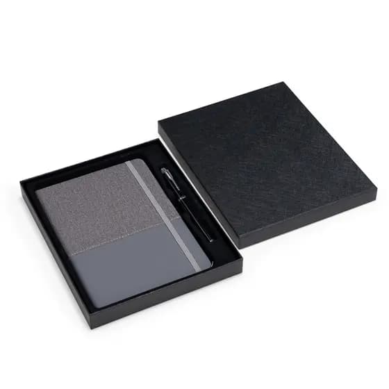 Kit Cadernos + Caneta Premium ( Duas Peças) – Design Executivo, Capa Dupla e Acabamento Sofisticado Liso