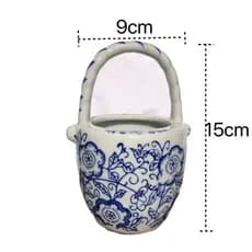[Estilo mais vendido] Pintado à mão azul branco Underglaze cor cerâmica pequena cesta em forma de balde vaso de flores a