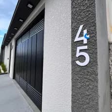 Kit 2 Números Residenciais em Acrílico 2mm – 12cm