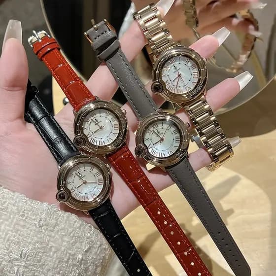 Relógio quartzo feminino metal dourado, mostrador madrepérola romano, design arredondado à prova d'água diário