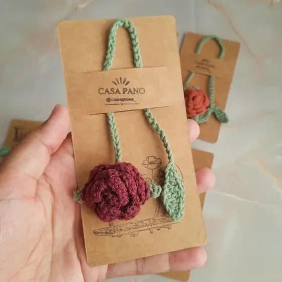 marca páginas botão de rosa croche