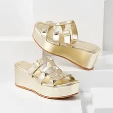 Sandália Feminina Anabela Tamanco Feminino Salto Alto Plataforma com Apliques Tachas Spikes Dourado