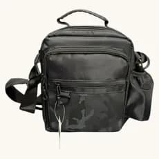 Bolsa Transversal Masculina Compacta Preta – Shoulder Bag Tiracolo Casual para Dia a Dia