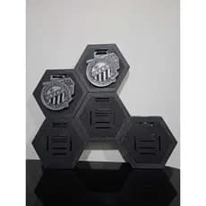 Porta Medalhas Parede Hexagonal Modular Expositor De Medalhas Premium Impressão 3D Suporte Medalhas Corrida Ciclismo Fut