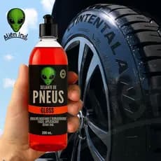 Pretinho Selante De Pneus Gloss Alien Ind Não Sai Com Água Brilho Molhado Alto Rendimento 200 ml