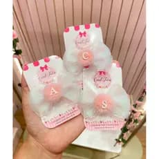 Laço organza personalizado inicial nome | laço de cabelo infantil com Pompom | enfeite de cabelo de menina