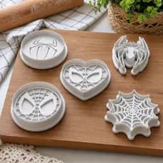 Kit Cortador de Biscoito Homem Aranha 5 Peças, Formas para Confeitaria e Massinha Infantil