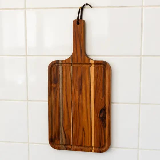 Tábua Churrasco Madeira Teca Premium 47x24 20mm Com Canaleta e Couro
