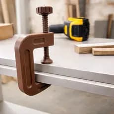•	Grampo tipo C 	•	Sargento C 	•	Grampo de fixação 	•	Grampo de aperto 	•	Grampo para marcenaria