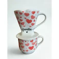 Porta Filtro de Café em Porcelana com Xícara – Estampas Corações  | Kit Presenteável