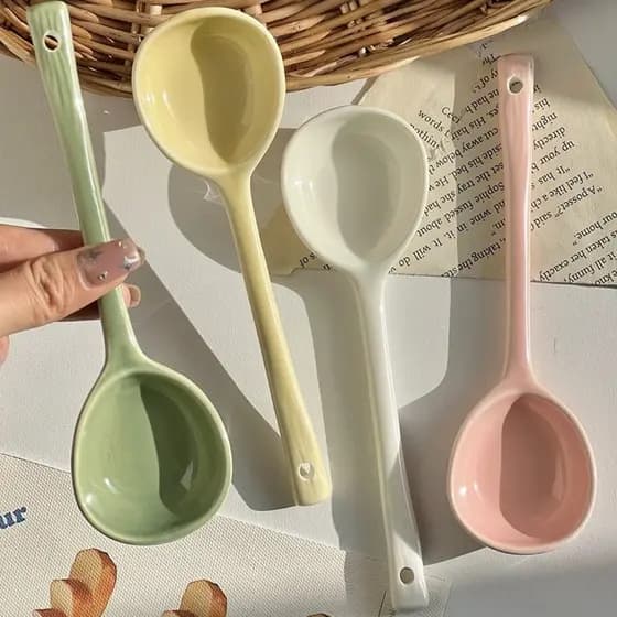 Novo estilo colher de cerâmica ins bonito doce cor pequena colher de sopa estilo japonês colher de alimentação doméstica