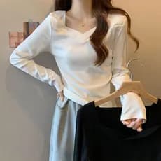 Início da primavera com decote em V camisa de fundo feminina veludo alemão 2026 outono inverno novo estilo Design intern