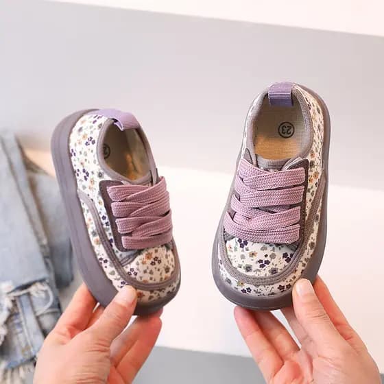 Crianças sapatos de lona 2025 primavera verão novo estilo jardim de infância sapatos internos versão coreana bebê menina