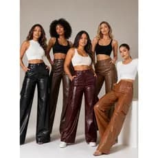 Calça Feminina Pantalona Couro Fake Cargo Bolso Zíper Dia e Noite Cintura Alta Estilosa