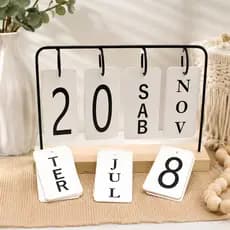 Calendario De Metal Dourado /black / Metalizado Preto Com Base Madeira Mdf Gdr0698