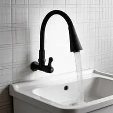 Torneira Industrial de Parede Preto e Prata, Tubo Flexível Preto, Design Moderno para Cozinha e Varanda
