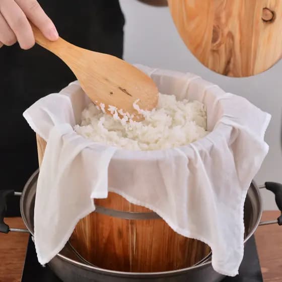 Gaze de arroz glutinoso cozido no vapor quadrado engrossado bola de arroz barril de madeira pano de arroz cozido no vapo