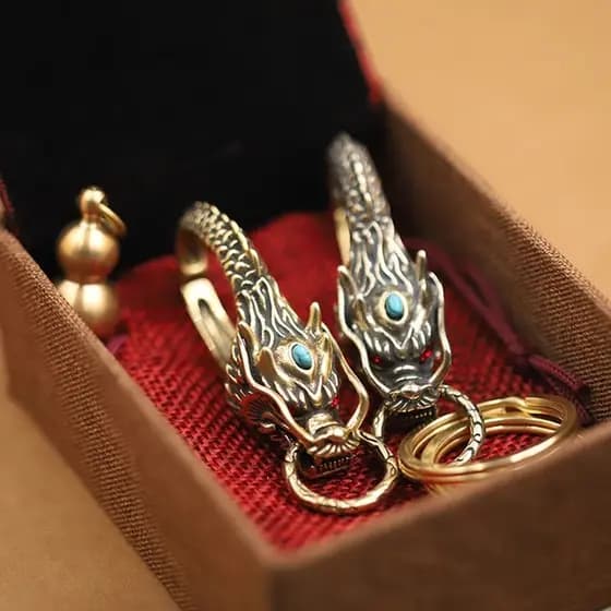 Chaveiro de torneira de cobre branco de latão masculino exclusivo criativo cobre puro dragão rei chave de carro pingente