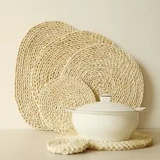 Novo estilo tecido palha Material de pele de milho isolamento térmico Placemat bandeja esteira Coaster prateleira de par