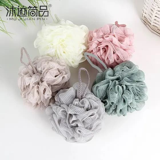 Fabricante cor lisa 50g tamanho grande flor de banho japão coreia do sul novo estilo bola de banho esfregando para trás