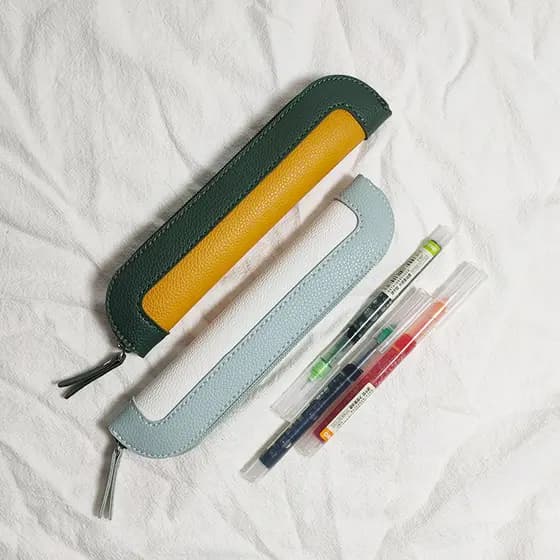 Estojo de lápis Fashion em cor contrastante Mini nicho Costura simples Couro Artificial Pequena caneta portátil Estojo p
