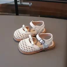 Meninas versão coreana Baotou sandálias 2026 verão bebê menina oco tecido princesa sapatos sola macia médio grande crian