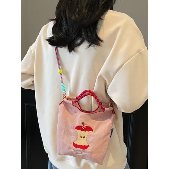 Estilo japonês bordado bonito meia boca Apple balde saco feminino 2025 novo estilo saco do telefone móvel All-Match Comm