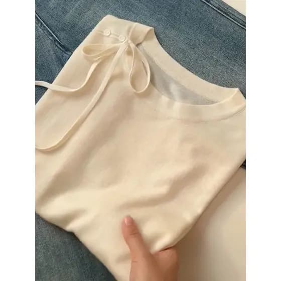 [Estoque pronto] Suéter feminino de damasco com gola redonda 2026 início da primavera novo estilo camisa de fundo de alt