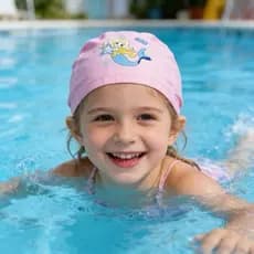 Touca Natação Infantil Juvenil Tecido Elástica Touquinha Cobre Orelha Cabelos Longos Meninos Meninas