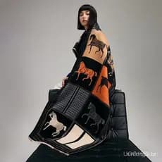 Elegante e estiloso cachecol feminino de imitação de caxemira, com estampa de cavalo e blocos de cor em tons de outono e