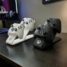Suporte Duplo Para Controle Gamer Organizador Base Mesa Compatível Xbox Series X S One Elite