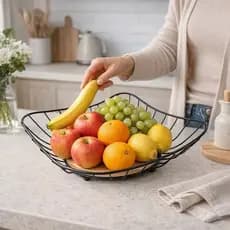 Fruteira de Mesa Cesto de Frutas Metal Aramado Quadrado com Fundo de Madeira e Pé