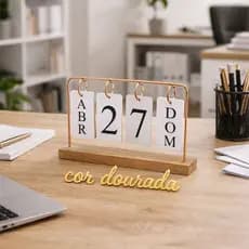 calendário de mesa decorativo de madeira com plaqauinhas permanente escritório cor dourada