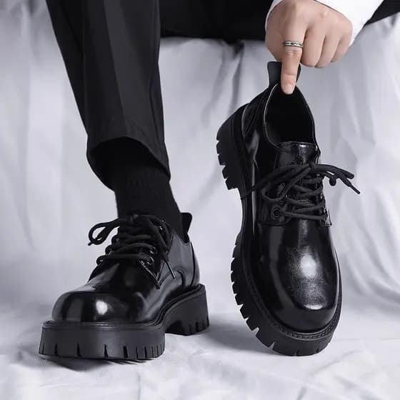 Novo estilo preto estilo britânico sapatos de couro de negócios de sola macia masculino aumento interno sapatos de noivo
