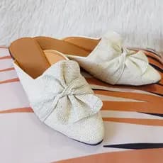 Mule Feminino Confortável Moda casual Leve e Estilosa CALCE FÁCIL  na moda pra você.