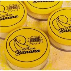Pó banana da SUPER PODERES, pó facial solto banana, para uma pele seca, para uma maquiagem seca e uniforme.