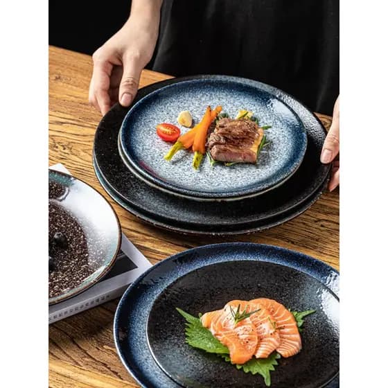 Prato de café da manhã com sensação cerimonial, talheres, bife, comida ocidental, placa de cerâmica, osso doméstico, pla