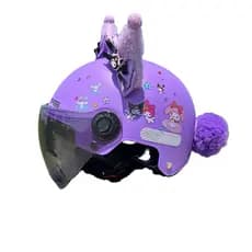 Capacete infantil com desenhos animados, com fita de pelúcia roxa e viseira