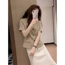Elegante elegante High-End pescoço quadrado camisa de manga curta feminina 2026 novo estilo nicho Design sentido único B