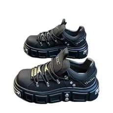 2026 Novo estilo de sola grossa aumentando sapatos masculinos tênis casuais simples