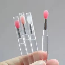 Coberto Anti-poeira portátil Silicone lábio escova máscara labial escova batom escova multifuncional vaselina bálsamo la