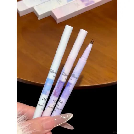 Novo produto!FLORTTE/FLORTTE Tinta Primeiro Coração Líquido Lápis de Sobrancelha de Água de Duas Pontas À Prova D 'Água