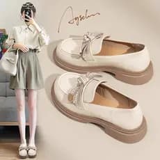 Mocassins brancos femininos 2026 novo estilo primavera verão sapatos femininos com saia sapatos de couro pequenos de ven