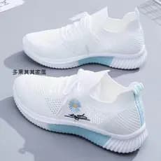 Sapatos esportivos femininos 2026 verão novo estilo voando tecido sapatos femininos malha respirável correndo Casual est
