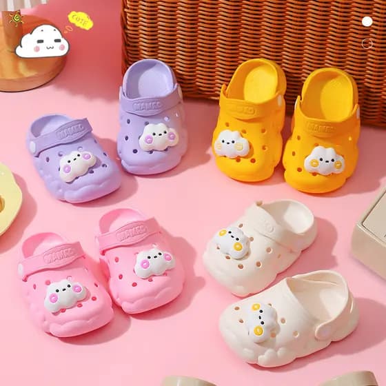 Nuvem estilo dos desenhos animados buraco sapatos crianças verão sola macia antiderrapante sandálias chinelos exterior W