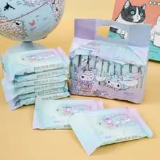 Genuíno Sanrio Kuromi água pura toalhetes molhados pequeno saco portátil estudante crianças mão boca limpeza ao ar livre