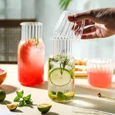 Garrafa de água fria resistente a altas temperaturas com copo de água com tampa