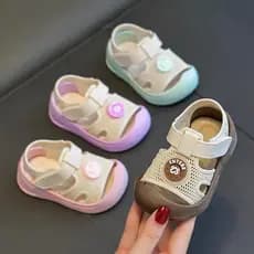 2026 verão sandálias infantis novo estilo superfície de malha respirável capa de água molhada Toe capa Velcro sapatos de