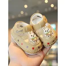 Sapatos de sola macia para bebês, primavera verão, novo desenho animado, menino, bebê, costurado à mão, buraco, antiderr