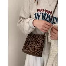 Retro mensageiro pequeno saco feminino 2025 novo estilo na moda moda outono inverno camurça balde saco All-Match bolsa d